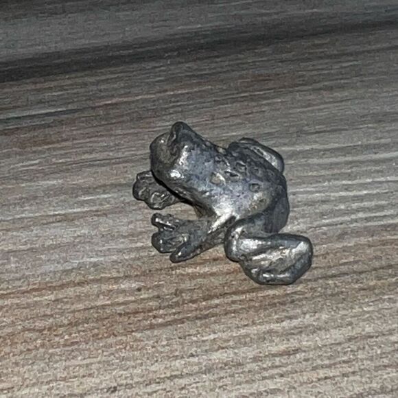 Vintage Frog Bull Tree Toad Mini Pewter Figurine Collectible Prince Cute Crafted - Picture 2 of 7